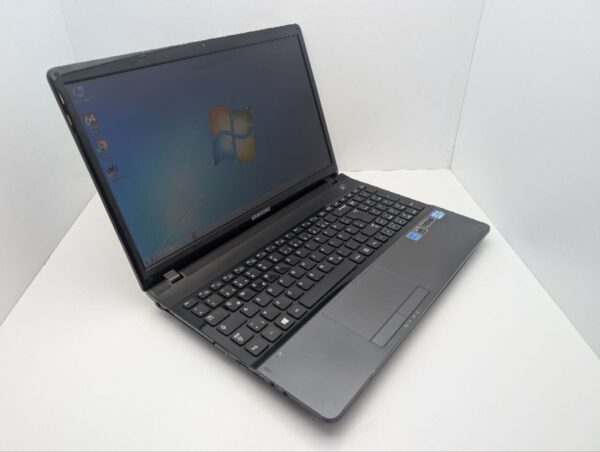 Ноутбук Samsung NP300E5C / 15.6" (1366x768) TN / Intel Core i5-3210M (2 (4) ядра по 2.5 - 3.1 GHz) / 6 GB DDR3 / 500 GB HDD / nVidia GeForce GT 620M, 1 GB GDDR3, 64-bit / WebCam / DVD-ROM - Зображення 6