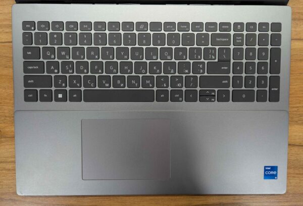 Ноутбук Dell Vostro 5620 / 16" (1920x1080) IPS / Intel Core i5-1240P (12 (16) ядер по 3.3 - 4.4 GHz) / 16 GB DDR4 / 480 GB SSD / Intel Iris Xe Graphics / WebCam / Windows 11 - Зображення 3