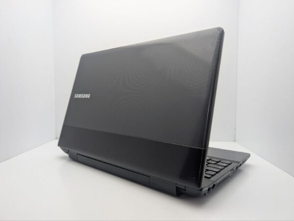 Ноутбук Samsung NP300E5C / 15.6" (1366x768) TN / Intel Core i5-3210M (2 (4) ядра по 2.5 - 3.1 GHz) / 6 GB DDR3 / 500 GB HDD / nVidia GeForce GT 620M, 1 GB GDDR3, 64-bit / WebCam / DVD-ROM - Зображення 8