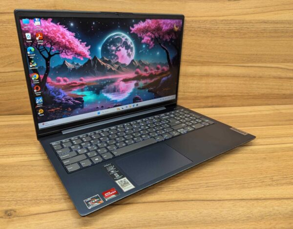 Ноутбук Lenovo IdeaPad 5 15ALC05 / 15.6" (1920x1080) IPS / AMD Ryzen 7 5700U (8 (16) ядер по 1.8 - 4.3 GHz) / 16 GB DDR4 / 512 GB SSD / AMD Radeon Graphics 512SP / WebCam / Windows 11 - Зображення 4