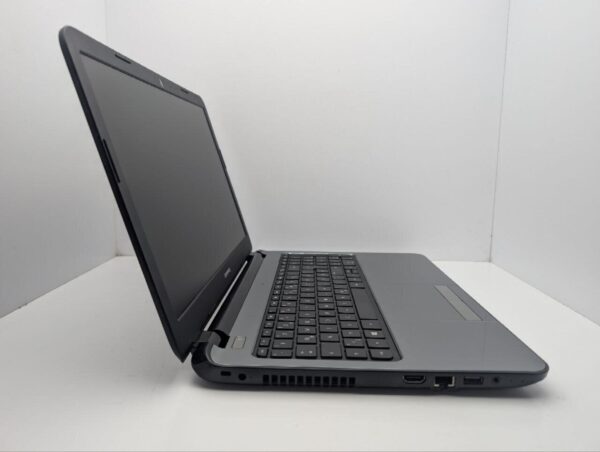 Ноутбук HP Compaq 15 / 15.6" (1366x768) TN / Intel Celeron N2840 (2 ядра по 2.16 - 2.58 GHz) / 6 GB DDR3 / 500 GB HDD / Intel HD Graphics / WebCam / DVD-ROM - Зображення 3