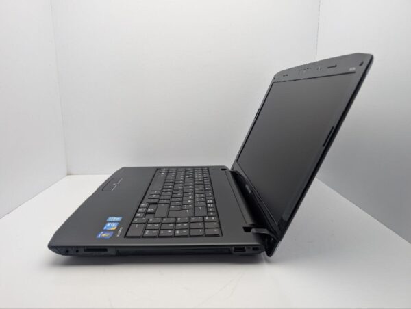 Ноутбук Medion Akoya E6214 / 15.6" (1366x768) TN / Intel Core i3-330M (2 (4) ядра по 2.13 GHz) / 6 GB DDR3 / 500 GB HDD / Intel HD Graphics / WebCam / DVD-ROM / АКБ не тримає - Зображення 4