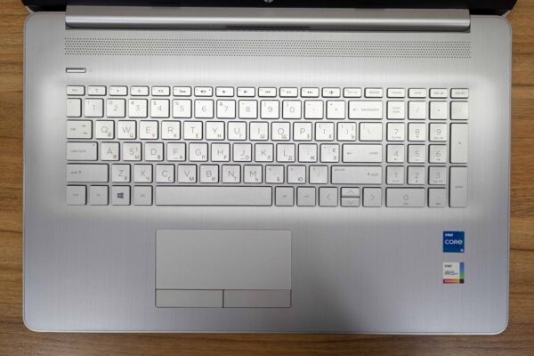 Ноутбук HP 17-by 4061nr / 17.3" (1920x1080) IPS / Intel Core i5-1135G7 (4 (8) ядра по 2.4 - 4.2 GHz) / 16 GB DDR4 / 480 GB SSD / Intel Iris Xe Graphics / WebCam / Windows 11 - Зображення 3