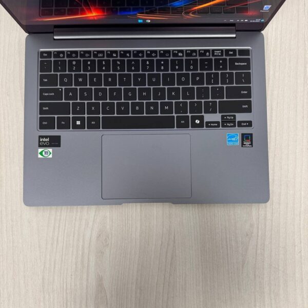 Ультрабук Samsung Galaxy Book4 Pro NP944XGK / 14" (2880x1800) OLED / Intel Core Ultra 7 155H (16 (22) ядер по 1.4 - 4.8 GHz) / 16 GB DDR5 / 1000 GB SSD NVMe / Intel Arc Graphics / WebCam - Зображення 7