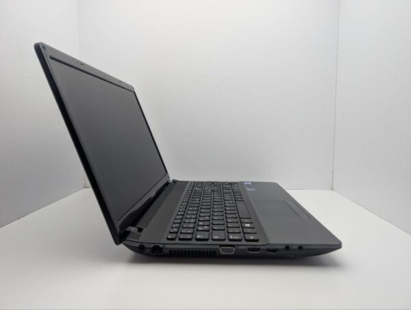 Ноутбук Samsung NP300E5C / 15.6" (1366x768) TN / Intel Core i5-3210M (2 (4) ядра по 2.5 - 3.1 GHz) / 6 GB DDR3 / 500 GB HDD / nVidia GeForce GT 620M, 1 GB GDDR3, 64-bit / WebCam / DVD-ROM - Зображення 4