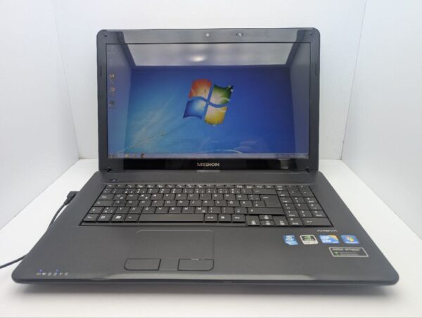 Ноутбук Medion Akoya P7618 / 17.3" (1600x900) TN / Intel Core i5-480M (2 (4) ядра по 2.66 - 2.93 GHz) / 6 GB DDR3 / 750 GB HDD / nVidia GeForce GT 540M, 1 GB GDDR3, 128-bit / WebCam / АКБ не тримає - Зображення 2