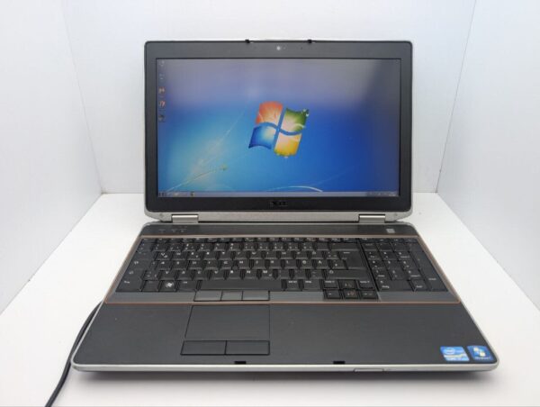Ноутбук Dell Latitude E6520 / 15.6" (1920x1080) TN / Intel Core i7-2620M (2 (4) ядра по 2.7 - 3.4 GHz) / 8 GB DDR3 / 1000 GB HDD / Intel HD Graphics 3000 / WebCam / DVD-ROM - Зображення 2