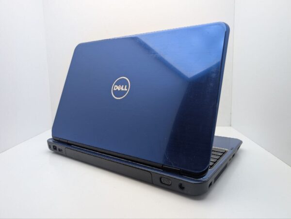 Ноутбук Dell Inspiron N5110 / 15.6" (1366x768) TN / Intel Core i3-2310M (2 (4) ядра по 2.1 GHz) / 6 GB DDR3 / 320 GB HDD / Intel HD Graphics 3000 / WebCam / DVD-ROM - Зображення 8
