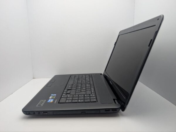 Ноутбук Medion Akoya P7618 / 17.3" (1600x900) TN / Intel Core i5-480M (2 (4) ядра по 2.66 - 2.93 GHz) / 6 GB DDR3 / 1000 GB HDD / nVidia GeForce GT 540M, 1 GB GDDR3, 128-bit / WebCam / DVD-ROM - Зображення 5