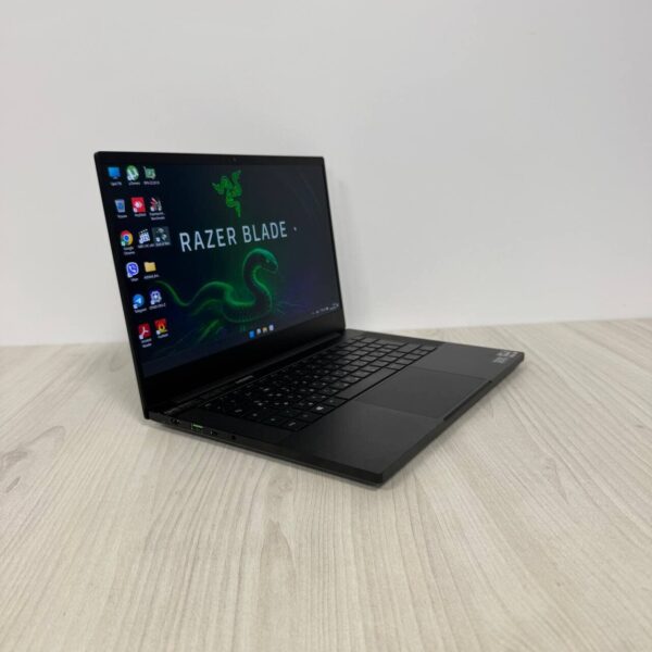Ігровий ноутбук Razer Blade 14 RZ09-0370 / 14" (2560x1440) IPS / AMD Ryzen 9 5900HX (8 (16) ядер по 3.3 - 4.6 GHz) / 16 GB DDR4 / 1000 GB SSD NVMe / nVidia GeForce RTX 3080, 8 GB GDDR6, 256-bit / WebCam - Зображення 4