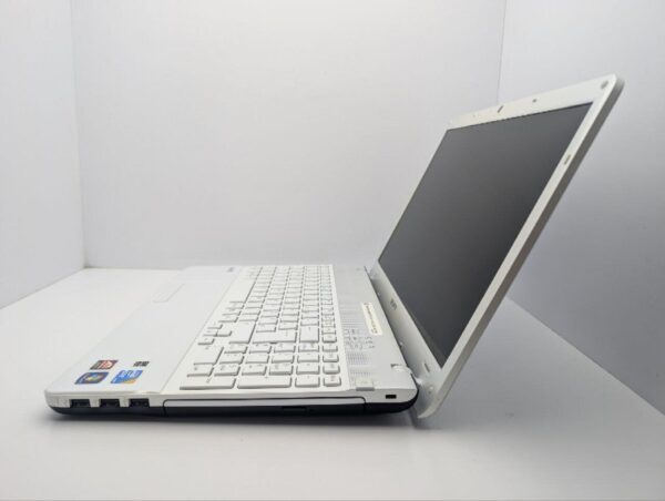 Ноутбук Sony VPC-EB / 15.6" (1366x768) TN / Intel Core i3-370M (2 (4) ядра по 2.4 GHz) / 6 GB DDR3 / 500 GB HDD / AMD Radeon HD 5650, 1 GB GDDR3, 128-bit / WebCam / DVD-ROM - Зображення 5