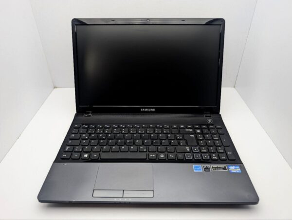 Ноутбук Samsung NP300E5C / 15.6" (1366x768) TN / Intel Core i5-3210M (2 (4) ядра по 2.5 - 3.1 GHz) / 6 GB DDR3 / 500 GB HDD / nVidia GeForce GT 620M, 1 GB GDDR3, 64-bit / WebCam / DVD-ROM - Зображення 3