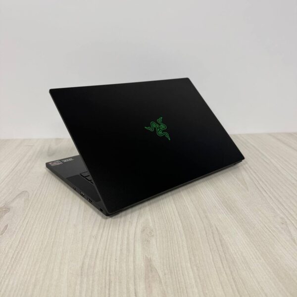Ігровий ноутбук Razer Blade 14 RZ09-0370 / 14" (2560x1440) IPS / AMD Ryzen 9 5900HX (8 (16) ядер по 3.3 - 4.6 GHz) / 16 GB DDR4 / 1000 GB SSD NVMe / nVidia GeForce RTX 3080, 8 GB GDDR6, 256-bit / WebCam - Зображення 6