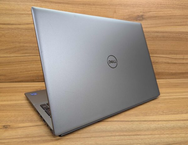 Ноутбук Dell Vostro 5620 / 16" (1920x1080) IPS / Intel Core i5-1240P (12 (16) ядер по 3.3 - 4.4 GHz) / 16 GB DDR4 / 480 GB SSD / Intel Iris Xe Graphics / WebCam / Windows 11 - Зображення 7