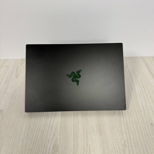 Ігровий ноутбук Razer Blade 14 RZ09-0370 / 14" (2560x1440) IPS / AMD Ryzen 9 5900HX (8 (16) ядер по 3.3 - 4.6 GHz) / 16 GB DDR4 / 1000 GB SSD NVMe / nVidia GeForce RTX 3080, 8 GB GDDR6, 256-bit / WebCam - Зображення 3
