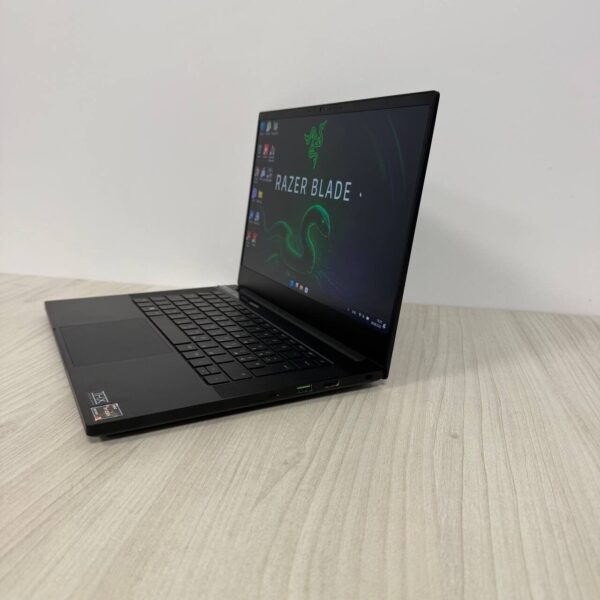 Ігровий ноутбук Razer Blade 14 RZ09-0370 / 14" (2560x1440) IPS / AMD Ryzen 9 5900HX (8 (16) ядер по 3.3 - 4.6 GHz) / 16 GB DDR4 / 1000 GB SSD NVMe / nVidia GeForce RTX 3080, 8 GB GDDR6, 256-bit / WebCam - Зображення 5