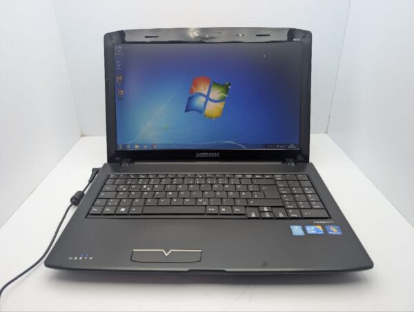 Ноутбук Medion Akoya E6214 / 15.6" (1366x768) TN / Intel Core i3-330M (2 (4) ядра по 2.13 GHz) / 6 GB DDR3 / 500 GB HDD / Intel HD Graphics / WebCam / DVD-ROM / АКБ не тримає - Зображення 2