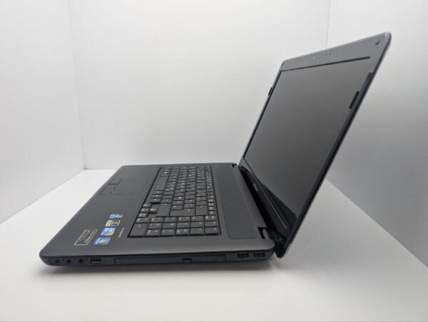 Ноутбук Medion Akoya P7618 / 17.3" (1600x900) TN / Intel Core i5-480M (2 (4) ядра по 2.66 - 2.93 GHz) / 6 GB DDR3 / 750 GB HDD / nVidia GeForce GT 540M, 1 GB GDDR3, 128-bit / WebCam / АКБ не тримає - Зображення 5