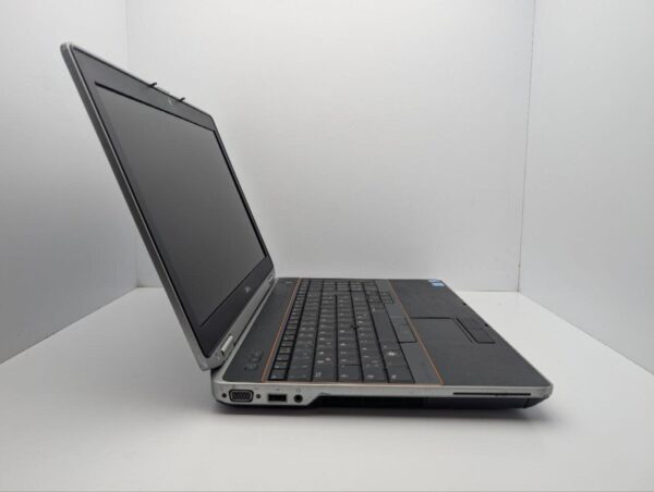 Ноутбук Dell Latitude E6520 / 15.6" (1920x1080) TN / Intel Core i7-2620M (2 (4) ядра по 2.7 - 3.4 GHz) / 8 GB DDR3 / 1000 GB HDD / Intel HD Graphics 3000 / WebCam / DVD-ROM - Зображення 4