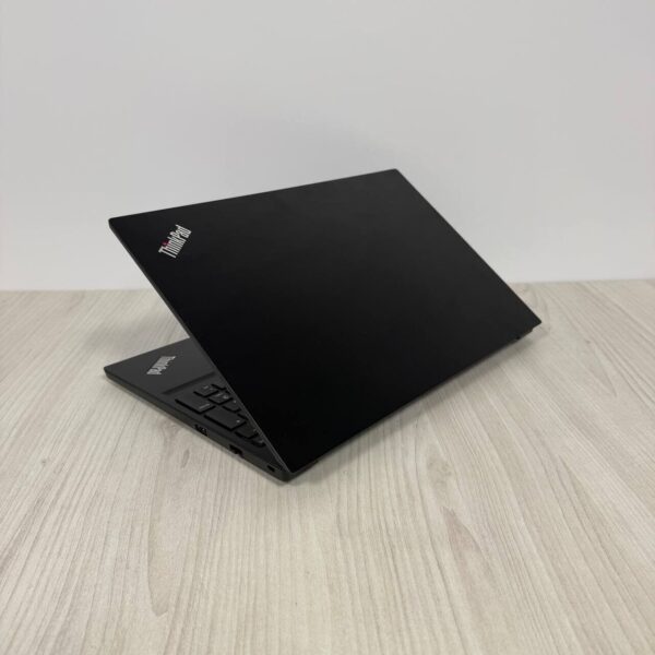 Ноутбук Lenovo ThinkPad E15 / 15.6" (1920x1080) IPS / Intel Core i5-10210U (4 (8) ядра по 1.6 - 4.2 GHz) / 8 GB DDR4 / 256 GB SSD NVMe / Intel UHD Graphics / WebCam - Зображення 6