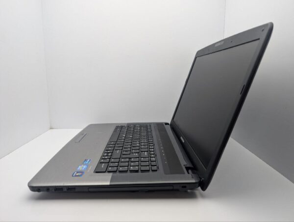 Ноутбук Medion Akoya E7220 / 17.3" (1600x900) TN / Intel Core i3-2310M (2 (4) ядра по 2.4 GHz) / 6 GB DDR3 / 500 GB HDD / Intel HD Graphics 3000 / WebCam / DVD-ROM - Зображення 5