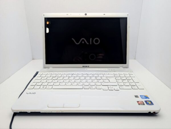 Ноутбук Sony VPC-EB / 15.6" (1366x768) TN / Intel Core i3-370M (2 (4) ядра по 2.4 GHz) / 6 GB DDR3 / 500 GB HDD / AMD Radeon HD 5650, 1 GB GDDR3, 128-bit / WebCam / DVD-ROM - Зображення 3