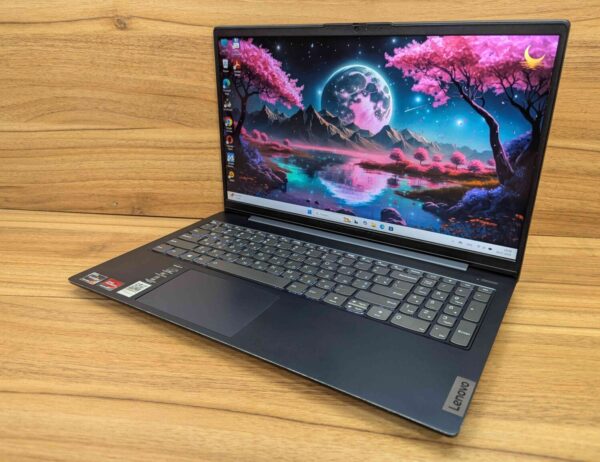 Ноутбук Lenovo IdeaPad 5 15ALC05 / 15.6" (1920x1080) IPS / AMD Ryzen 7 5700U (8 (16) ядер по 1.8 - 4.3 GHz) / 16 GB DDR4 / 512 GB SSD / AMD Radeon Graphics 512SP / WebCam / Windows 11 - Зображення 5
