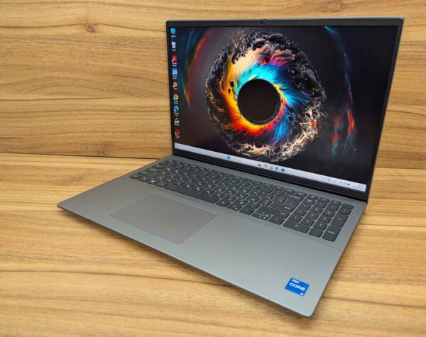 Ноутбук Dell Vostro 5620 / 16" (1920x1080) IPS / Intel Core i5-1240P (12 (16) ядер по 3.3 - 4.4 GHz) / 16 GB DDR4 / 480 GB SSD / Intel Iris Xe Graphics / WebCam / Windows 11 - Зображення 5