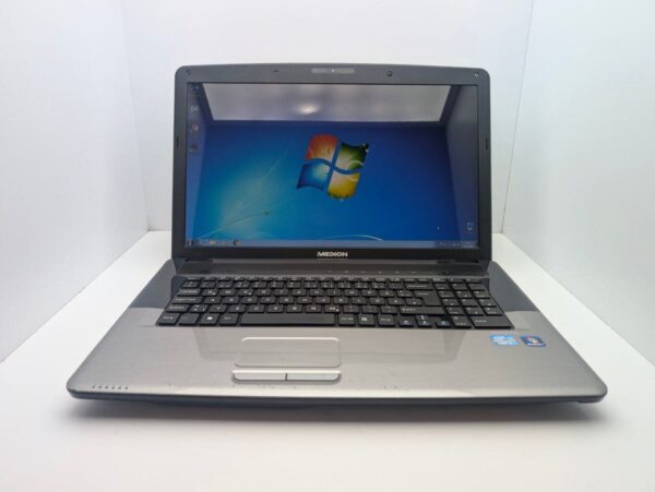Ноутбук Medion Akoya E7220 / 17.3" (1600x900) TN / Intel Core i3-2310M (2 (4) ядра по 2.4 GHz) / 6 GB DDR3 / 500 GB HDD / Intel HD Graphics 3000 / WebCam / DVD-ROM - Зображення 2