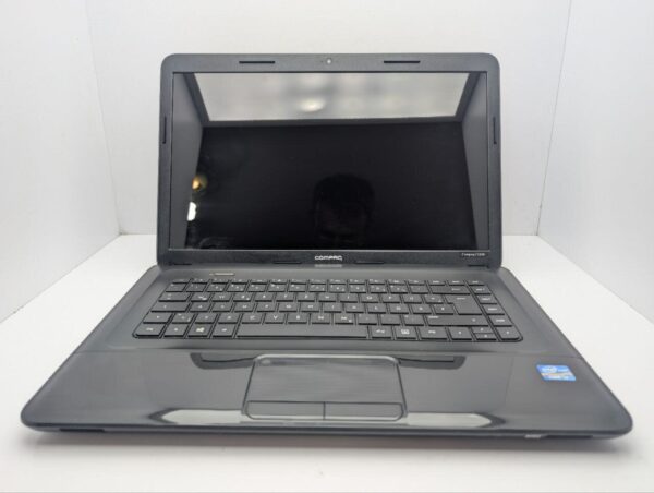 Ноутбук HP Compaq CQ58 / 15.6" (1366x768) TN / Intel Core i3-2328M (2 (4) ядра по 2.2 GHz) / 6 GB DDR3 / 320 GB HDD / Intel HD Graphics 3000 / WebCam / DVD-ROM - Зображення 3