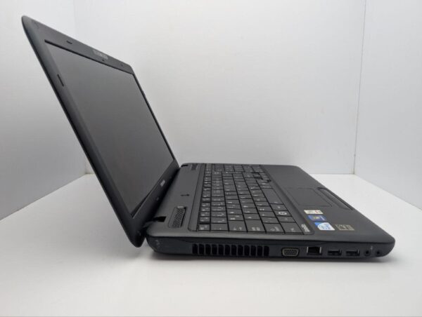 Ноутбук Toshiba Satellite Pro C660 / 15.6" (1366x768) TN / Intel Core i3-380M (2 (4) ядра по 2.53 GHz) / 6 GB DDR3 / 320 GB HDD / Intel HD Graphics 1000 / WebCam / DVD-ROM - Зображення 4