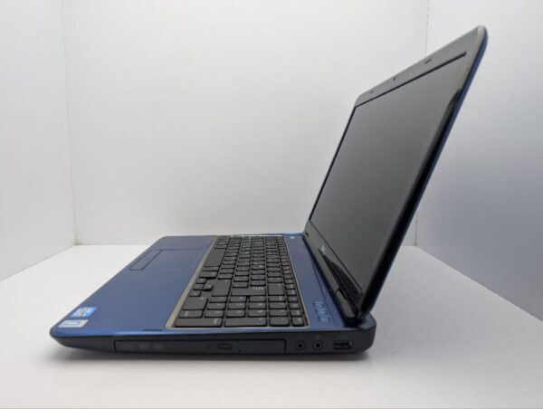 Ноутбук Dell Inspiron N5110 / 15.6" (1366x768) TN / Intel Core i3-2310M (2 (4) ядра по 2.1 GHz) / 6 GB DDR3 / 320 GB HDD / Intel HD Graphics 3000 / WebCam / DVD-ROM - Зображення 5