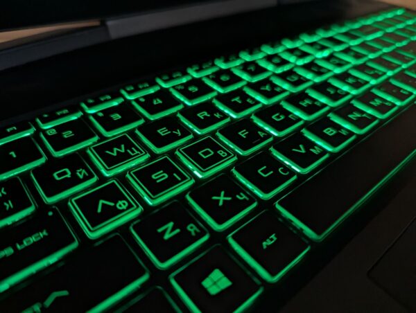 Ігровий ноутбук Б-клас HP Pavilion Gaming 15-dk1056wm / 15.6" (1920x1080) IPS / Intel Core i5-10300H (4 (8) ядра по 2.5 - 4.5 GHz) / 16 GB DDR4 / 512 GB SSD / nVidia GeForce GTX 1650, 4 GB GDDR5, 128-bit / WebCam / Windows 10 - Зображення 6