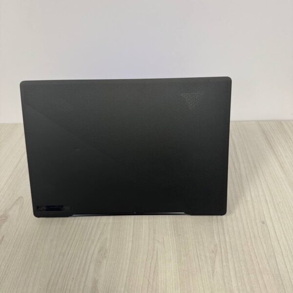 Ігровий ноутбук Б-клас Asus ROG Zephyrus M16 GU604VI / 16" (2560x1600) IPS / Intel Core i9-13900H (14 (20) ядер по 2.6 - 5.4 GHz) / 16 GB DDR5 / 1000 GB SSD NVMe / nVidia GeForce RTX 4070, 8 GB GDDR6, 128-bit / WebCam - Зображення 3