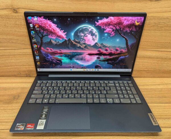 Ноутбук Lenovo IdeaPad 5 15ALC05 / 15.6" (1920x1080) IPS / AMD Ryzen 7 5700U (8 (16) ядер по 1.8 - 4.3 GHz) / 16 GB DDR4 / 512 GB SSD / AMD Radeon Graphics 512SP / WebCam / Windows 11 - Зображення 2