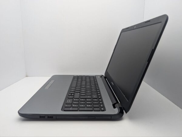 Ноутбук HP Compaq 15 / 15.6" (1366x768) TN / Intel Celeron N2840 (2 ядра по 2.16 - 2.58 GHz) / 6 GB DDR3 / 500 GB HDD / Intel HD Graphics / WebCam / DVD-ROM - Зображення 4
