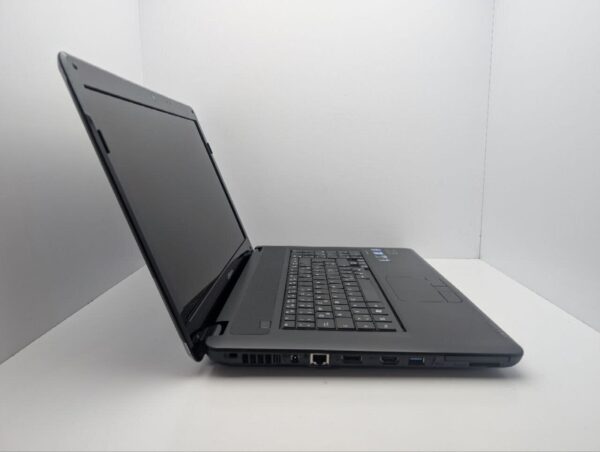 Ноутбук Medion Akoya P7618 / 17.3" (1600x900) TN / Intel Core i5-480M (2 (4) ядра по 2.66 - 2.93 GHz) / 6 GB DDR3 / 750 GB HDD / nVidia GeForce GT 540M, 1 GB GDDR3, 128-bit / WebCam / АКБ не тримає - Зображення 4