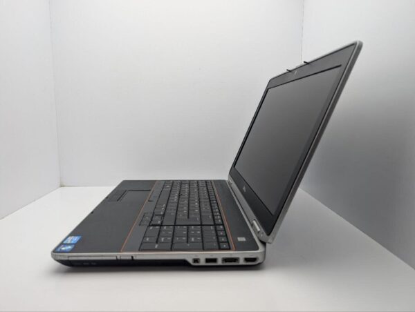 Ноутбук Dell Latitude E6520 / 15.6" (1920x1080) TN / Intel Core i7-2620M (2 (4) ядра по 2.7 - 3.4 GHz) / 8 GB DDR3 / 1000 GB HDD / Intel HD Graphics 3000 / WebCam / DVD-ROM - Зображення 5