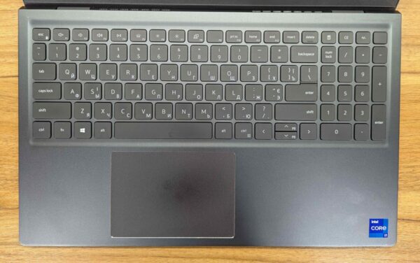 Ультрабук Б-клас Dell Vostro 15 5510 / 15.6" (1920x1080) IPS / Intel Core i7-11370H (4 (8) ядра по 3.0 - 4.8 GHz) / 16 GB DDR4 / 512 GB SSD / Intel Iris Xe Graphics / WebCam / TouchID / Windows 11 - Зображення 4