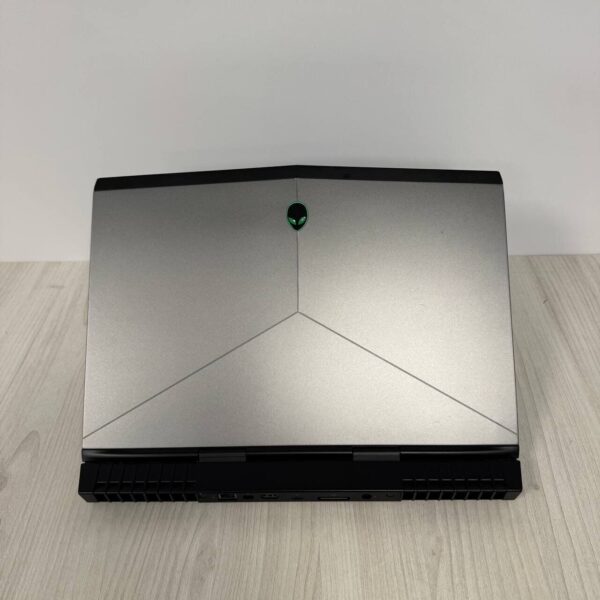 Ігровий ноутбук Б-клас Dell Alienware 15 R3 / 15.6" (1920x1080) IPS / Intel Core i5-6300HQ (4 ядра по 2.3 - 3.2 GHz) / 16 GB DDR4 / 256 GB SSD NVMe / nVidia GeForce GTX 1060, 6 GB GDDR5, 192-bit / WebCam - Зображення 3