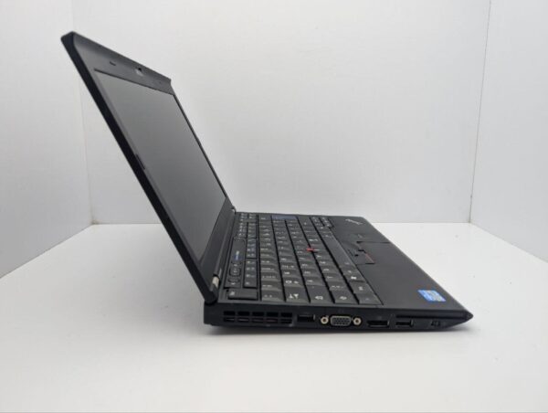 Нетбук Lenovo ThinkPad X220 / 12.5" (1366x768) TN / Intel Core i5-2520M (2 (4) ядра по 2.5 - 3.2 GHz) / 8 GB DDR3 / 500 GB HDD / Intel HD Graphics 3000 / WebCam - Зображення 4
