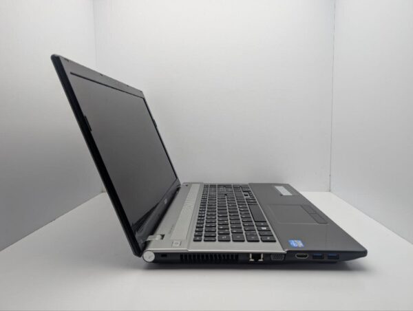 Ноутбук Acer Aspire V3-771 / 17.3" (1600x900) TN / Intel Core i3-2328M (2 (4) ядра по 2.2 GHz) / 6 GB DDR3 / 1000 GB HDD / Intel HD Graphics 3000 / WebCam / DVD-ROM - Зображення 4