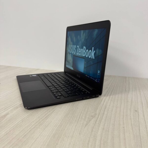 Ультрабук Б-клас Asus ZenBook UX305CA / 13.3" (1920x1080) IPS / Intel Core m3-6Y30 (2 (4) ядра по 0.9 - 2.2 GHz) / 8 GB DDR3 / 256 GB SSD NVMe / Intel UHD Graphics 620 / WebCam - Зображення 5