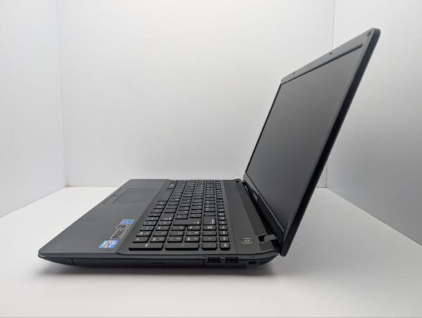 Ноутбук Samsung NP300E5C / 15.6" (1366x768) TN / Intel Core i5-3210M (2 (4) ядра по 2.5 - 3.1 GHz) / 6 GB DDR3 / 500 GB HDD / nVidia GeForce GT 620M, 1 GB GDDR3, 64-bit / WebCam / DVD-ROM - Зображення 5