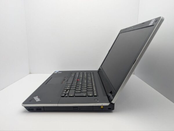 Ноутбук Lenovo ThinkPad Edge 15 / 15.6" (1366x768) TN / Intel Core i3-370M (2 (4) ядра по 2.4 GHz) / 6 GB DDR3 / 500 GB HDD / Intel HD Graphics / WebCam / DVD-ROM - Зображення 5