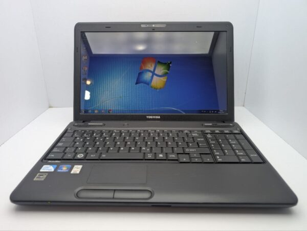 Ноутбук Toshiba Satellite Pro C660 / 15.6" (1366x768) TN / Intel Core i3-380M (2 (4) ядра по 2.53 GHz) / 6 GB DDR3 / 320 GB HDD / Intel HD Graphics 1000 / WebCam / DVD-ROM - Зображення 2