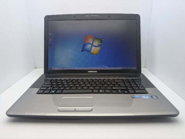 Ноутбук Medion Akoya E7220 / 17.3" (1600x900) TN / Intel Core i3-2310M (2 (4) ядра по 2.4 GHz) / 6 GB DDR3 / 1000 GB HDD / Intel HD Graphics 3000 / WebCam / DVD-ROM - Зображення 2