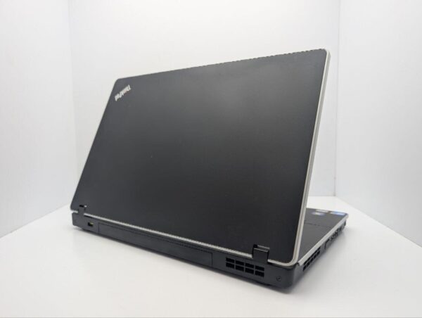 Ноутбук Lenovo ThinkPad Edge 15 / 15.6" (1366x768) TN / Intel Core i3-370M (2 (4) ядра по 2.4 GHz) / 6 GB DDR3 / 500 GB HDD / Intel HD Graphics / WebCam / DVD-ROM - Зображення 8