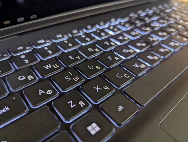 Ноутбук Dell Inspiron 15 3530 / 15.6" (1920x1080) IPS Touch / Intel Core i7-1355U (10 (12) ядер по 3.7 - 5.0 GHz) / 16 GB DDR4 / 480 GB SSD / Intel Iris Xe Graphics / WebCam / Windows 10 - Зображення 6