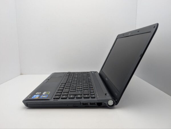 Ноутбук Sony VPC S13 / 13.3" (1366x768) TN / Intel Core i5-580M (2 (4) ядра по 2.6 - 3.3 GHz) / 6 GB DDR3 / 500 GB HDD / nVidia GeForce 310M, 512 MB GDDR3, 64-bit / WebCam / DVD-ROM - Зображення 5